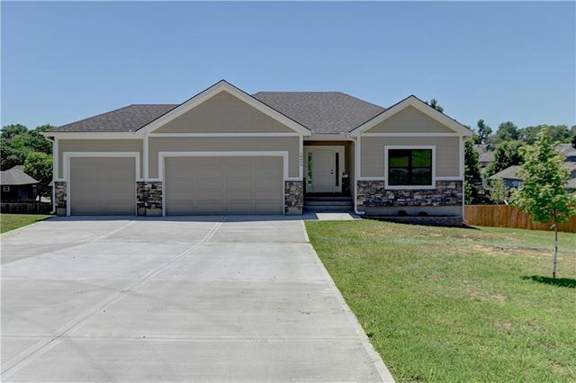 18699 E Bundschu Road, Independence, MO 64056