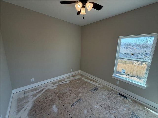 18699 E Bundschu Road, Independence, MO 64056