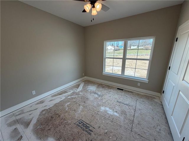 18699 E Bundschu Road, Independence, MO 64056