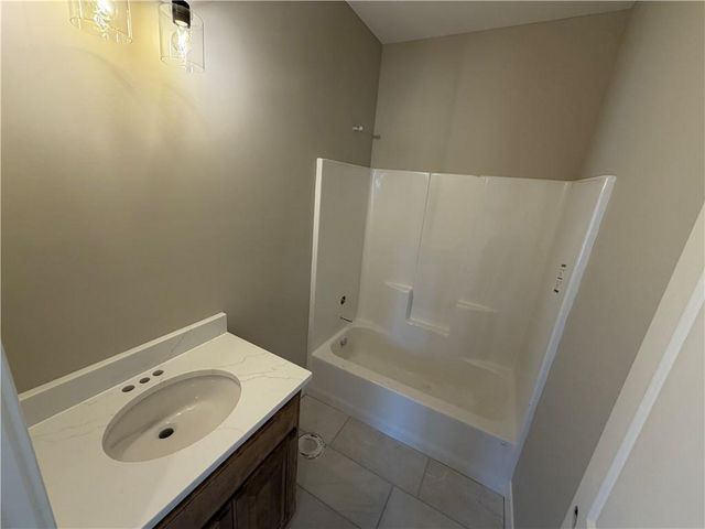 18699 E Bundschu Road, Independence, MO 64056