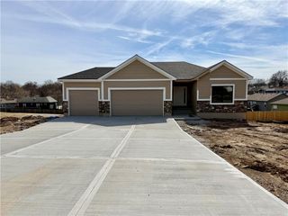 18699 E Bundschu Road, Independence, MO 64056