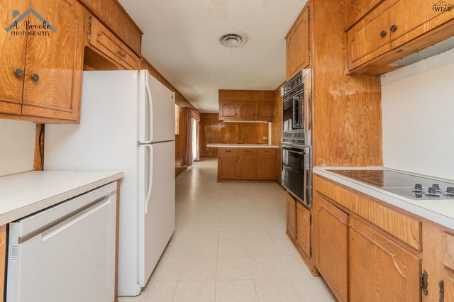 903 MIMOSA STREET, Burkburnett, TX 76354