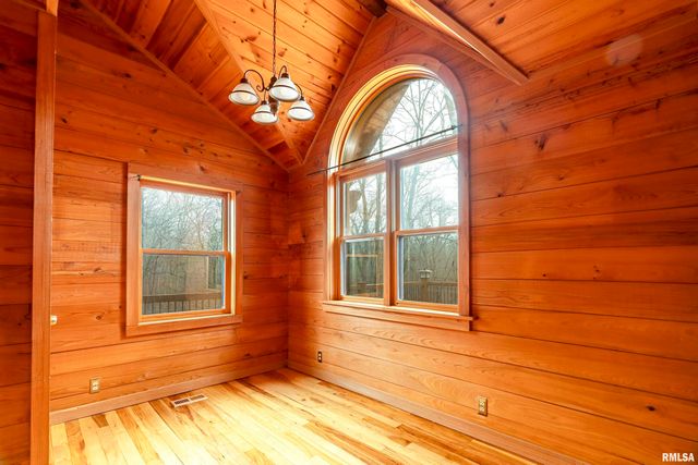 221 Poplar Lake Road, Makanda, IL 62958