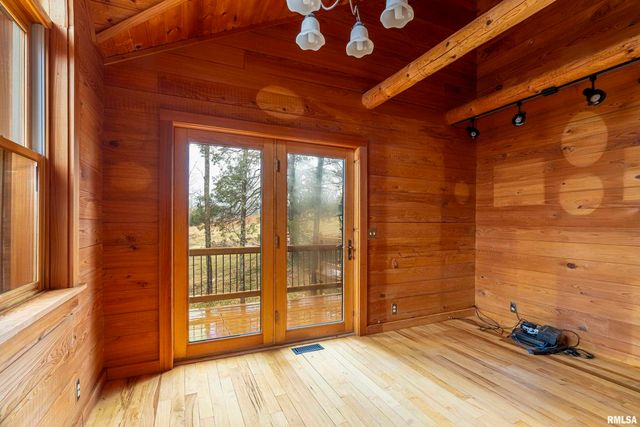 221 Poplar Lake Road, Makanda, IL 62958