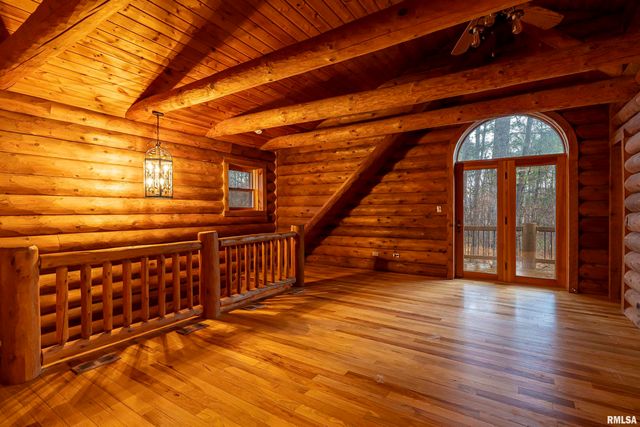 221 Poplar Lake Road, Makanda, IL 62958