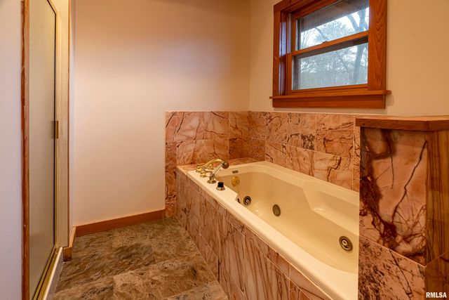 221 Poplar Lake Road, Makanda, IL 62958