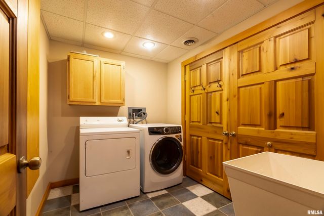 221 Poplar Lake Road, Makanda, IL 62958