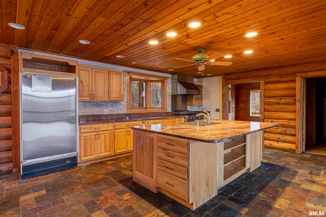 221 Poplar Lake Road, Makanda, IL 62958