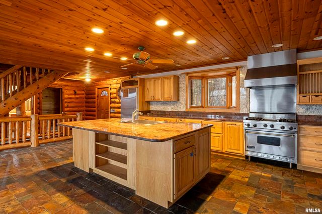 221 Poplar Lake Road, Makanda, IL 62958