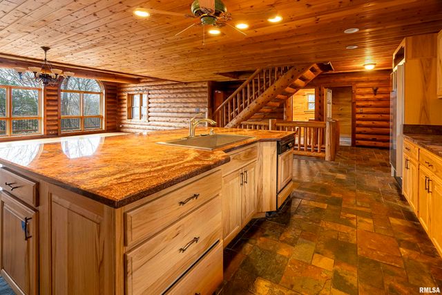 221 Poplar Lake Road, Makanda, IL 62958