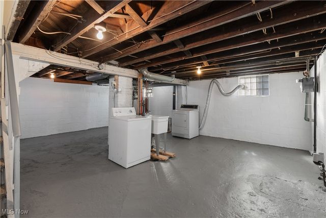 1899 16th Street SW, Akron, OH 44314