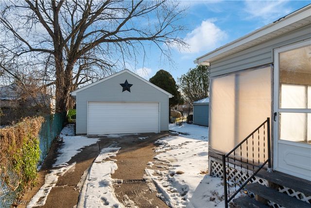 1899 16th Street SW, Akron, OH 44314