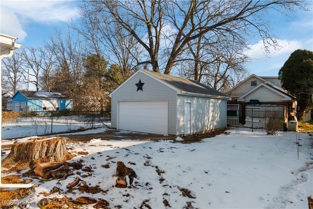 1899 16th Street SW, Akron, OH 44314