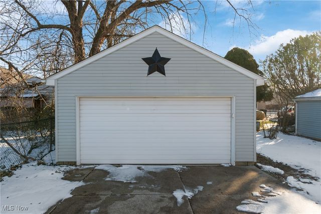 1899 16th Street SW, Akron, OH 44314