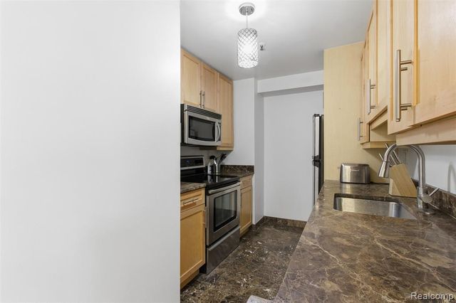 300 Riverfront Drive 25J, Detroit, MI 48226