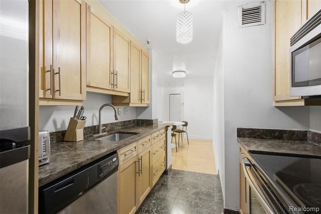 300 Riverfront Drive 25J, Detroit, MI 48226