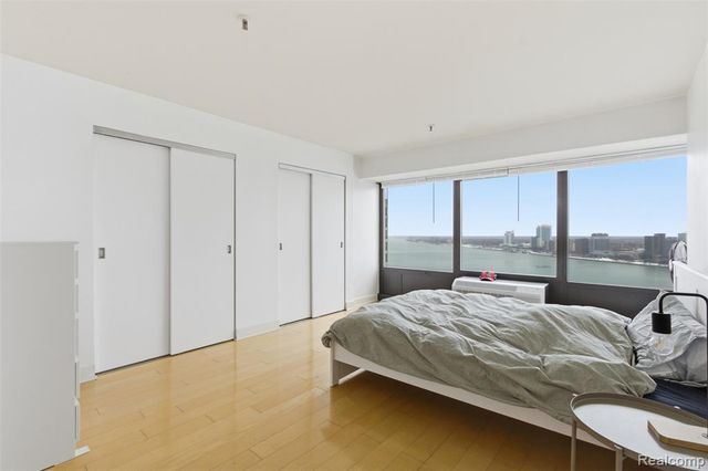 300 Riverfront Drive 25J, Detroit, MI 48226