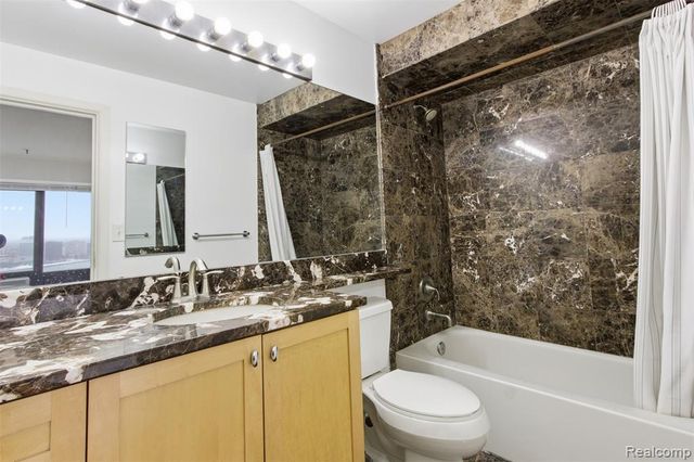 300 Riverfront Drive 25J, Detroit, MI 48226