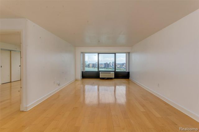 300 Riverfront Drive 25J, Detroit, MI 48226