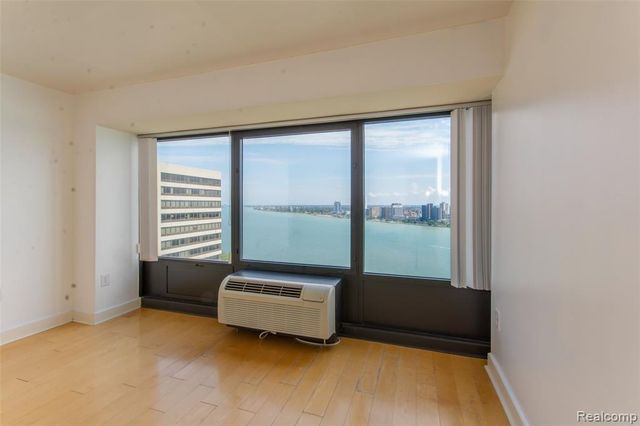 300 Riverfront Drive 25J, Detroit, MI 48226