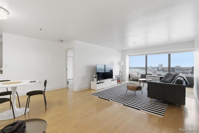 300 Riverfront Drive 25J, Detroit, MI 48226