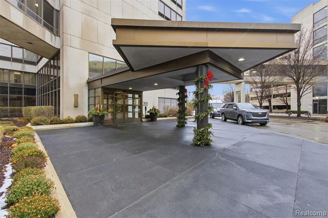300 Riverfront Drive 25J, Detroit, MI 48226