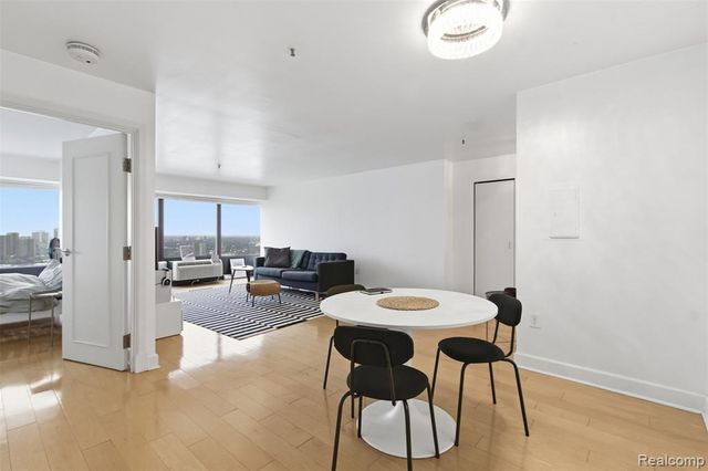 300 Riverfront Drive 25J, Detroit, MI 48226