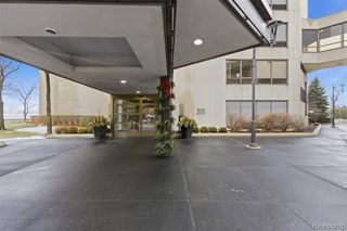 300 Riverfront Drive 25J, Detroit, MI 48226