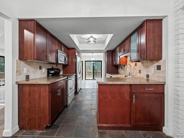 2971 Moon Lake Drive, West Bloomfield, MI 48323