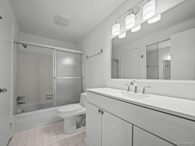 2971 Moon Lake Drive, West Bloomfield, MI 48323