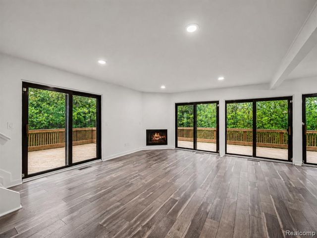 2971 Moon Lake Drive, West Bloomfield, MI 48323