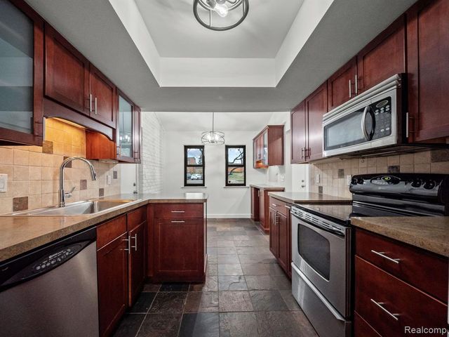 2971 Moon Lake Drive, West Bloomfield, MI 48323