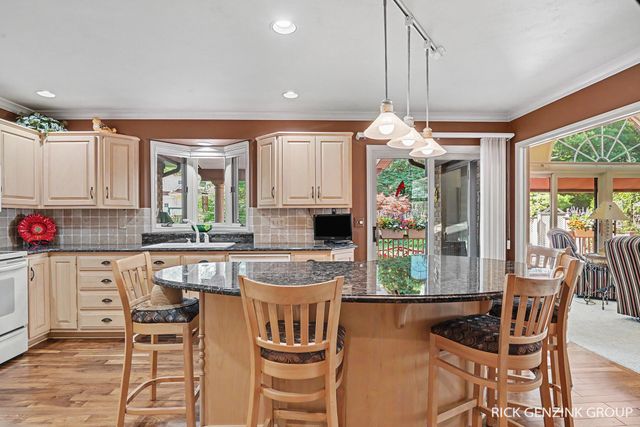 400 W 35th Street, Holland, MI 49423