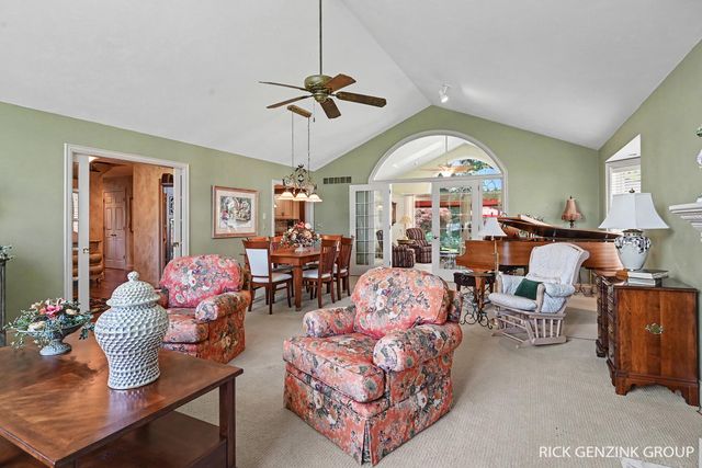 400 W 35th Street, Holland, MI 49423