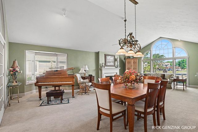 400 W 35th Street, Holland, MI 49423