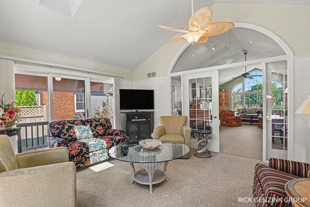 400 W 35th Street, Holland, MI 49423