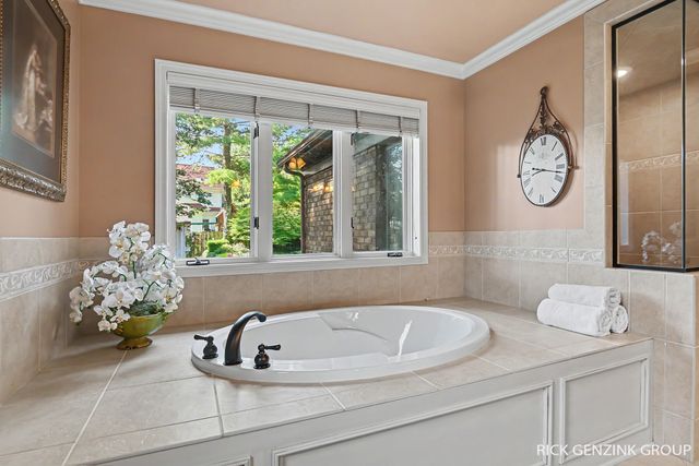 400 W 35th Street, Holland, MI 49423