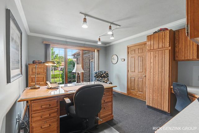 400 W 35th Street, Holland, MI 49423