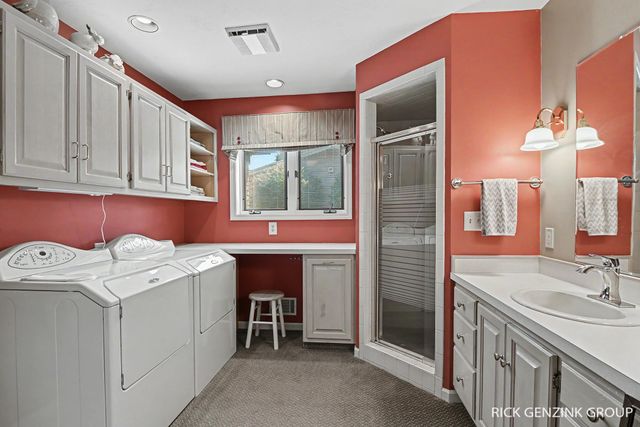 400 W 35th Street, Holland, MI 49423