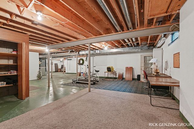 400 W 35th Street, Holland, MI 49423