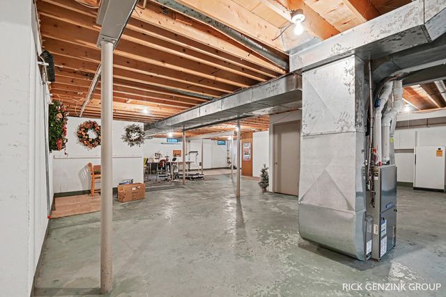 400 W 35th Street, Holland, MI 49423
