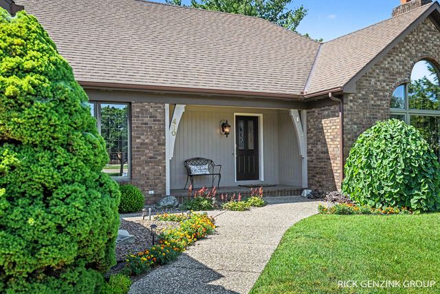 400 W 35th Street, Holland, MI 49423