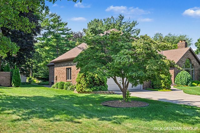 400 W 35th Street, Holland, MI 49423