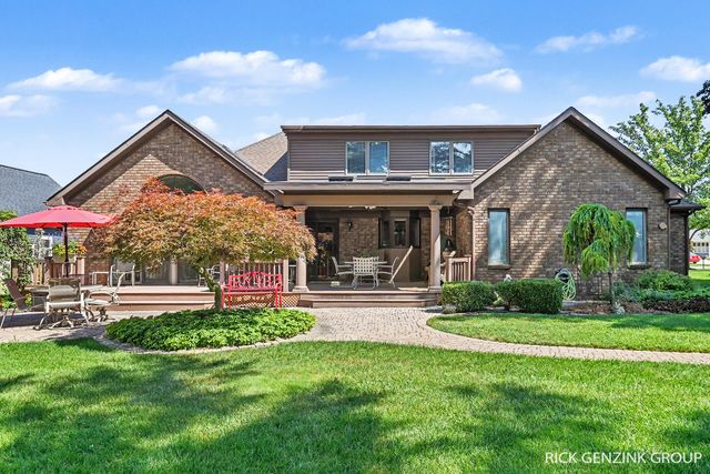 400 W 35th Street, Holland, MI 49423