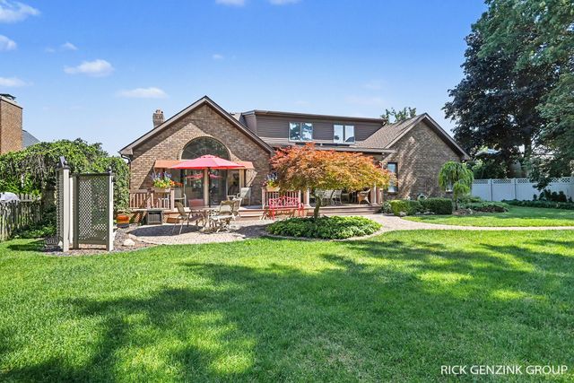 400 W 35th Street, Holland, MI 49423