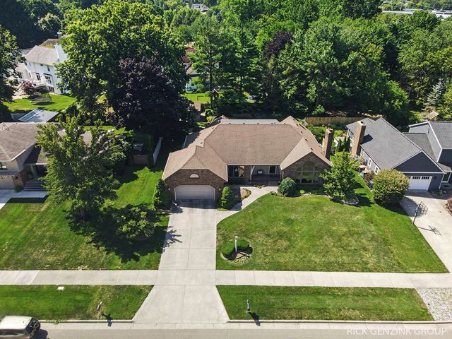 400 W 35th Street, Holland, MI 49423