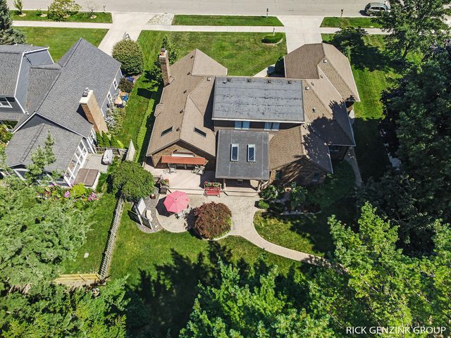 400 W 35th Street, Holland, MI 49423