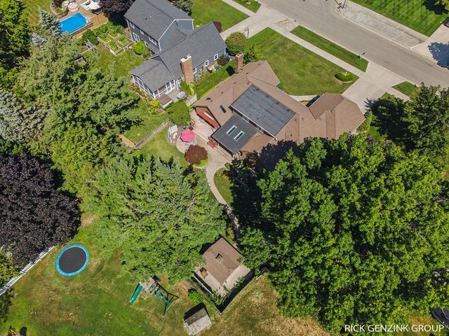 400 W 35th Street, Holland, MI 49423