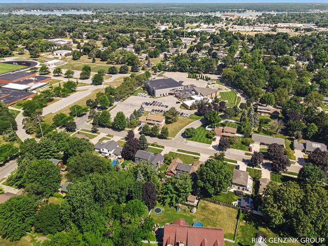 400 W 35th Street, Holland, MI 49423