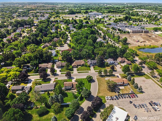 400 W 35th Street, Holland, MI 49423